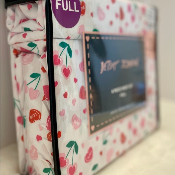 BETSEY JOHNSON Sweet Tart Heart Cherries Microfiber VALENTINES Full Sheet‎ Set - Picture 4 of 5